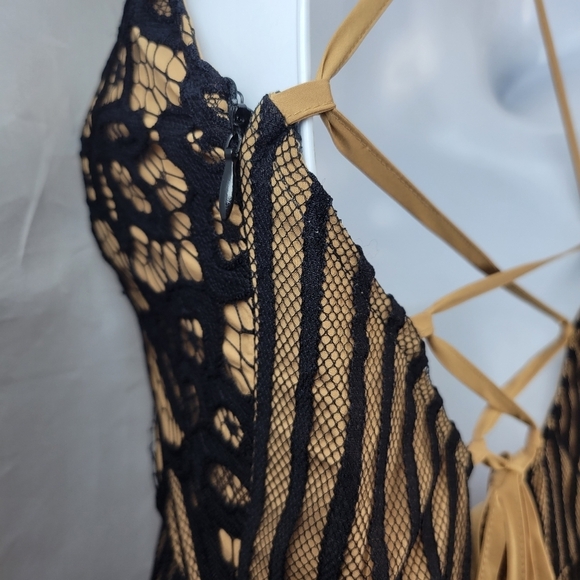 Tobi Lace Up Mini Dress Size Small - Picture 4 of 9